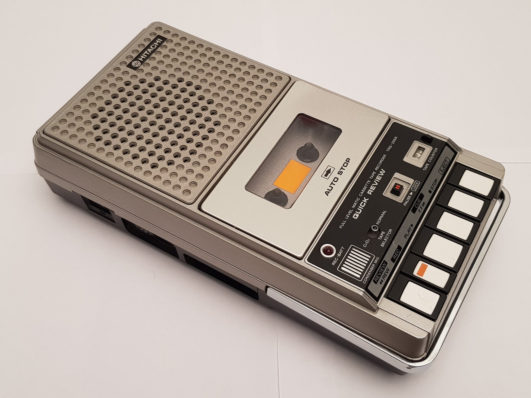 Hitachi TRQ-295R cassette tape recorder - this design is so sexy...